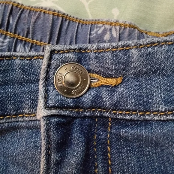 Aerie Blue Distressed Jean Shorts with Frayed Hem - Picture 5 of 8